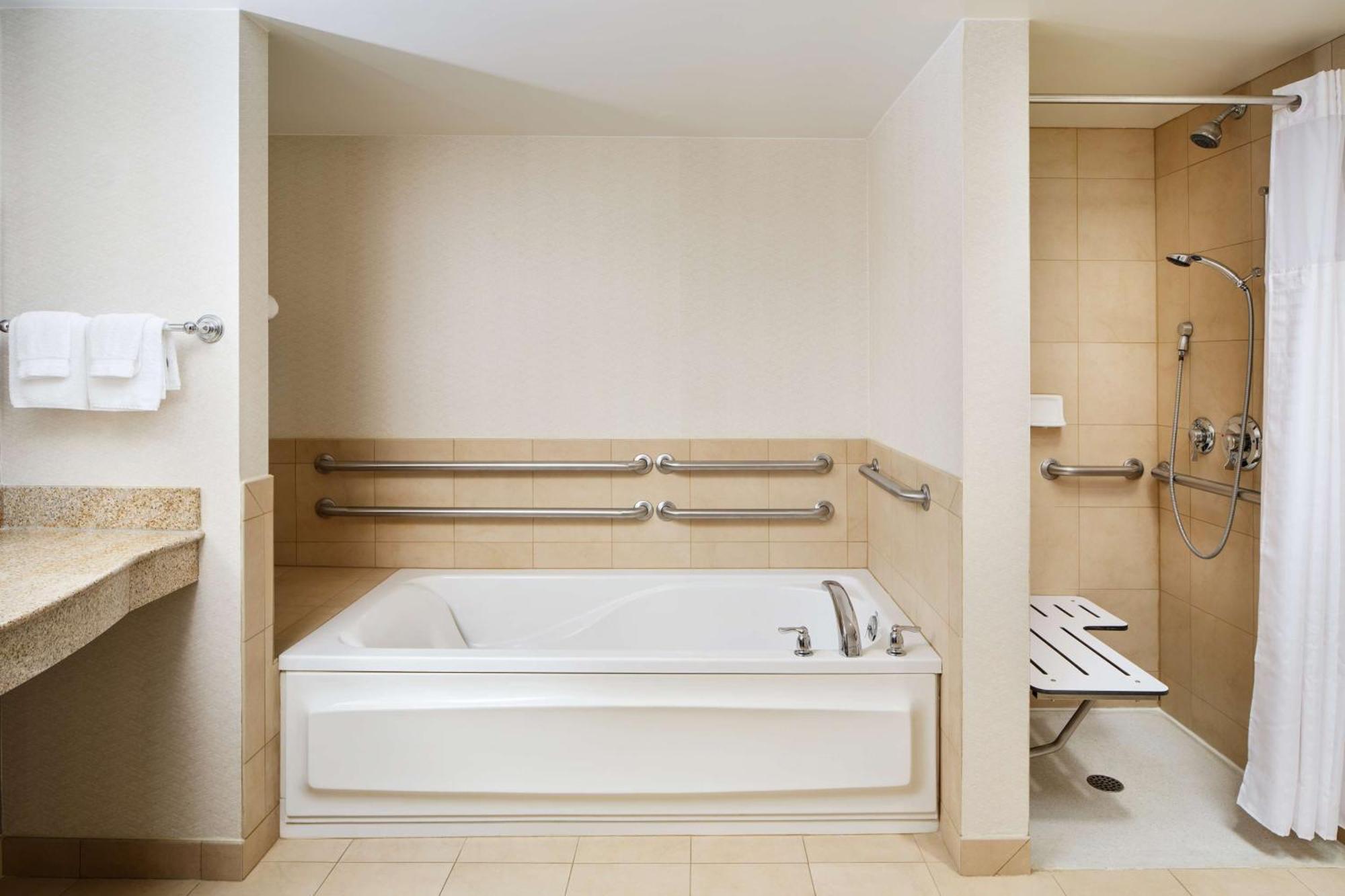 Hilton Garden Inn Шаумбург Екстер'єр фото